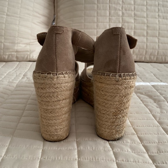 Marc Fisher
ALIDA ESPADRILLE PLATFORM WEDGE - Picture 13 of 14